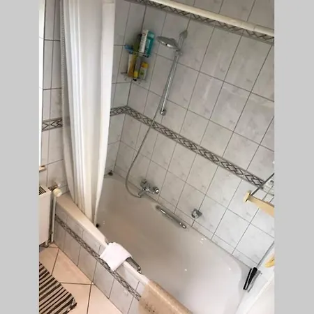 Bahnhofsnahe, Ruhige Und Sonnige 2 Zimmerwohnung Im Dichterviertel Wiesbaden Extérieur photo