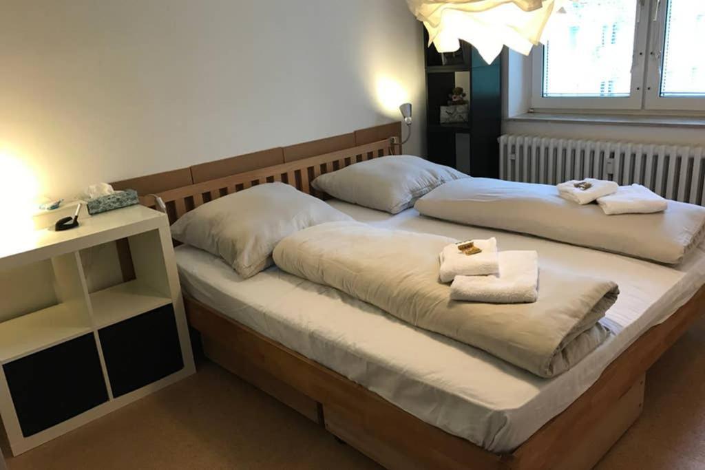Bahnhofsnahe, Ruhige Und Sonnige 2 Zimmerwohnung Im Dichterviertel Apartment *