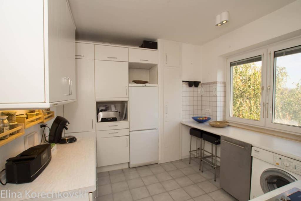 Bahnhofsnahe, Ruhige Und Sonnige 2 Zimmerwohnung Im Dichterviertel Apartment *
